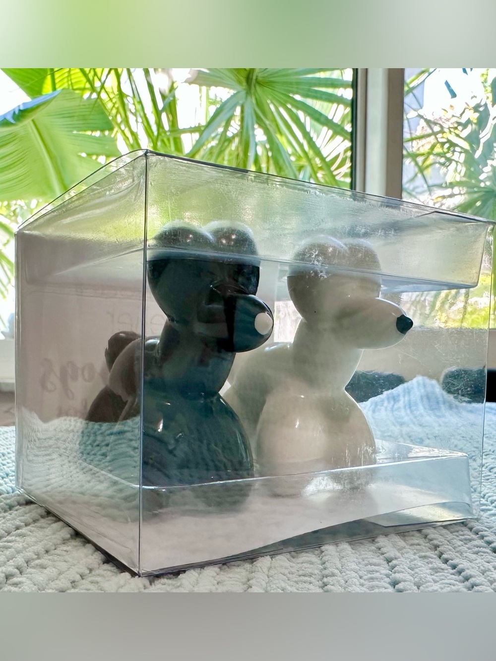 NIB: Ceramic B&W Balloon Dog Salt & Pepper Shaker Set - Super Cute! 🖤🤍🖤🤍🖤